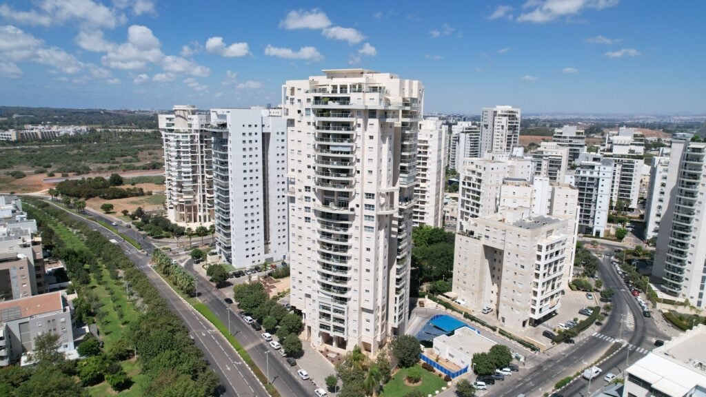 צילום אווירי של מגדל המושבה, פתח תקווה